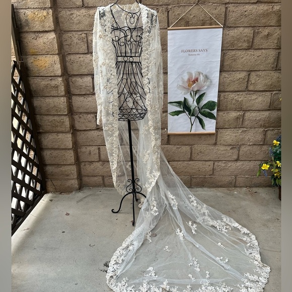 DAVID'S BRIDAL COLLECTION 14W Wedding Dress with Beaded Lace Jacket STYLE#V8835 - Picture 13 of 15